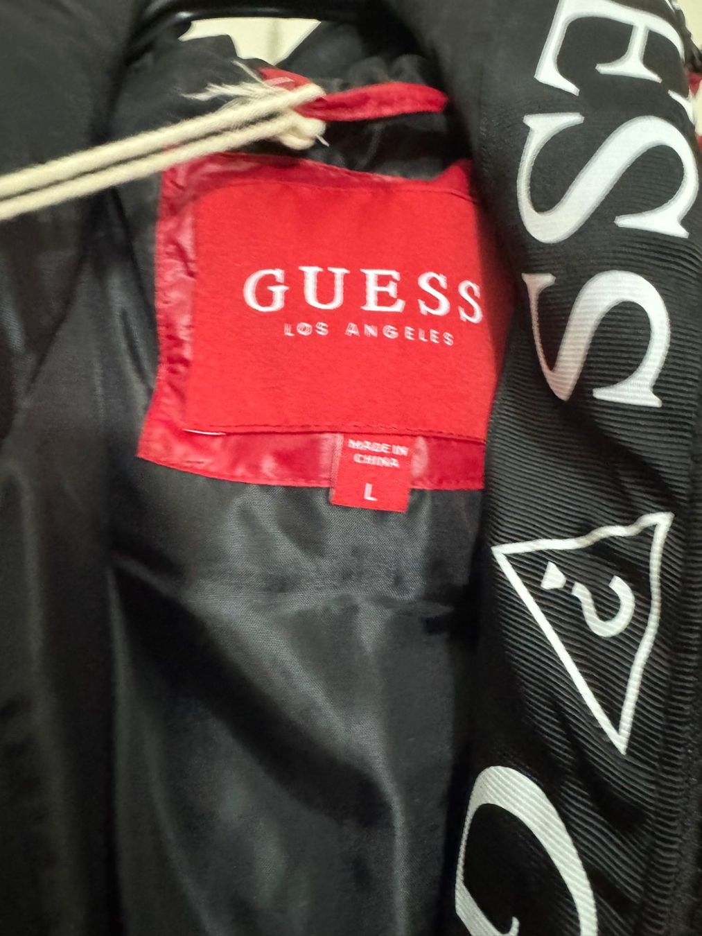 Guess Gilet & Giacche: Guess Gilet / Weste rot – Nuovo e nell'imballaggio originale da Lupfig venduto da Pluribus 1
