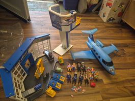 Playmobil Flughafen mit Flugzeug und Figuren gebraucht