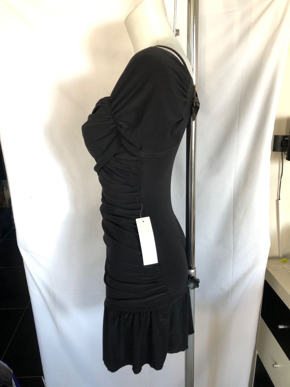 Tuniche: Robe mini ou tunique noire drapée Yendi taille S neuve – Nuovo e nell'imballaggio originale da Coppet venduto da Vanessamode 1