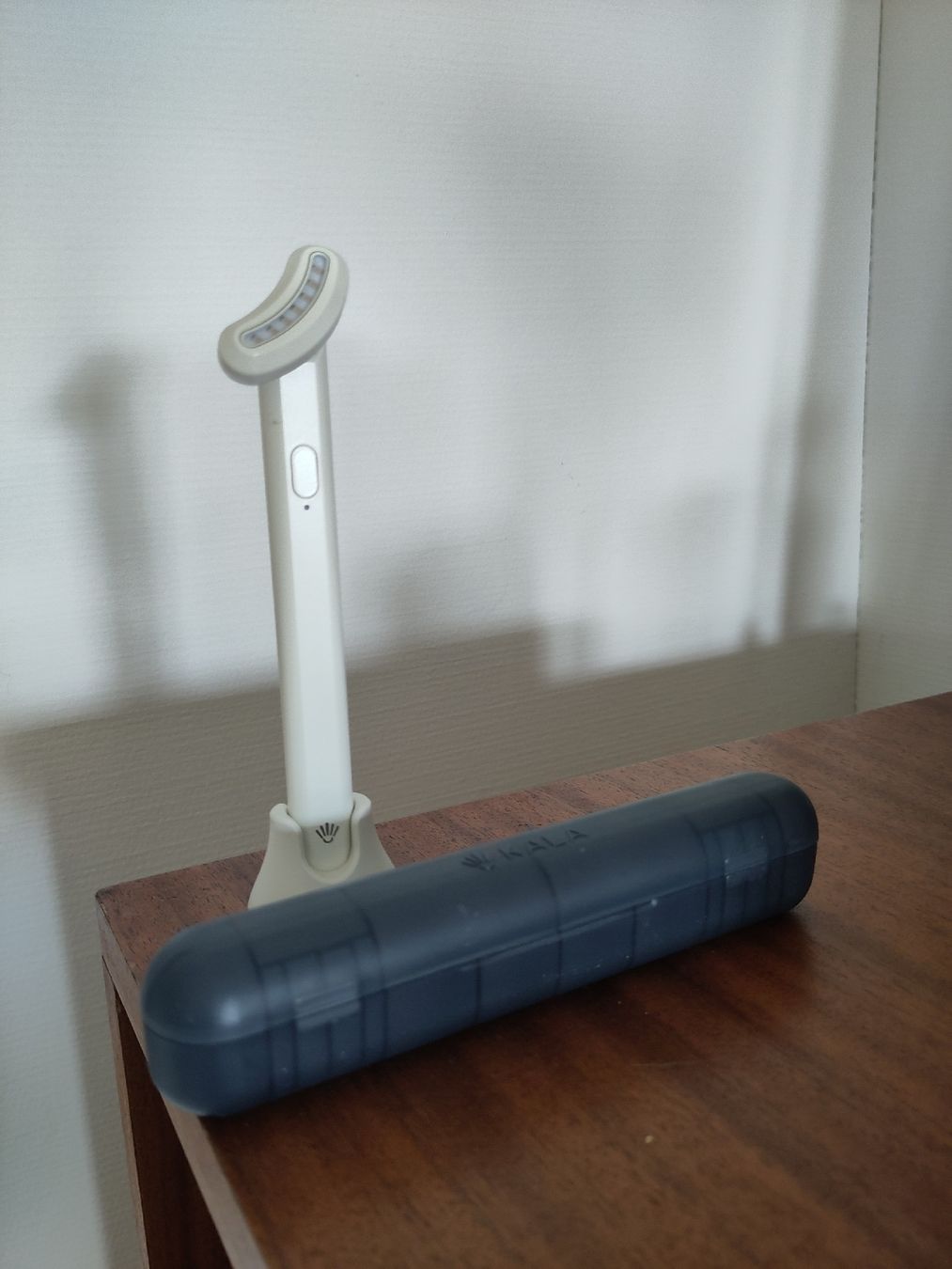 Cura del viso: Kala Red Light Face Wand – Nuovo (secondo la descrizione) da Zürich venduto da NinaS86