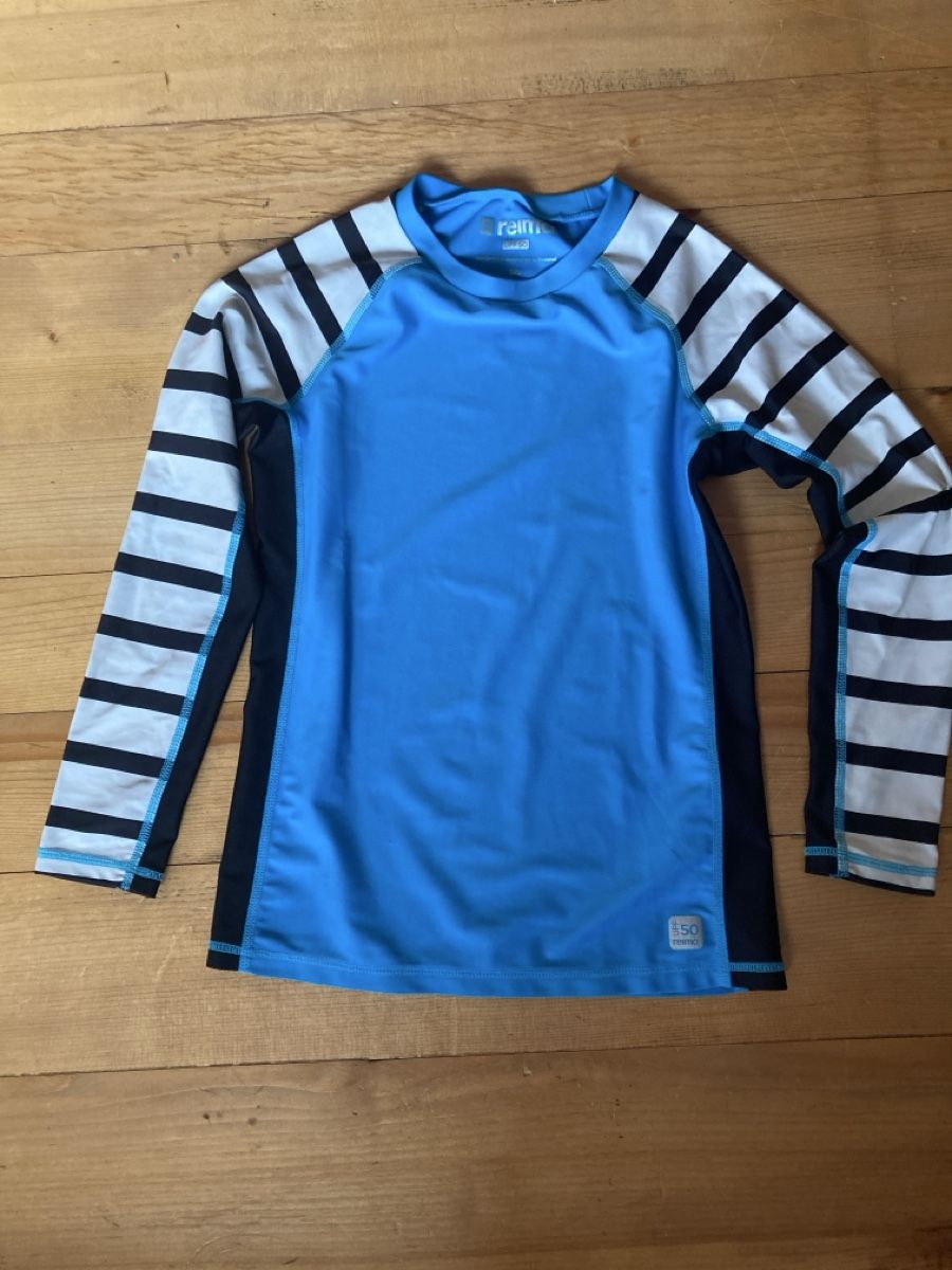 Reima Badehosen: Reima Badeshirt – Gebraucht aus Spiez von Mardo