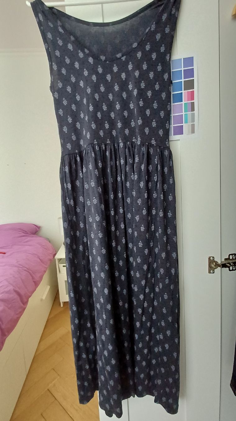 Sessun Vestiti: Robe Sessùn marine – Usato da Genève venduto da njia 3