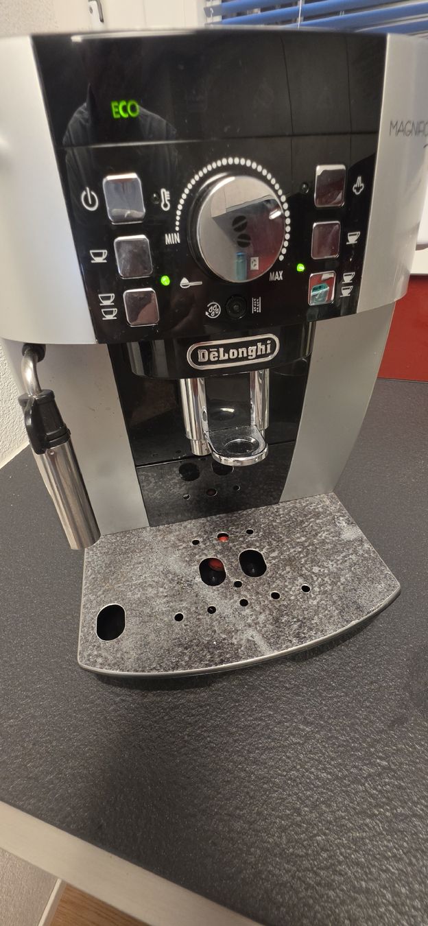 De'Longhi Macchine per caffè & Macchine per espresso: De LonghiMagnifica S Kaffeevollautomaten Silber – Nuovo (secondo la descrizione) da Niederwangen BE venduto da ponterosa57 3