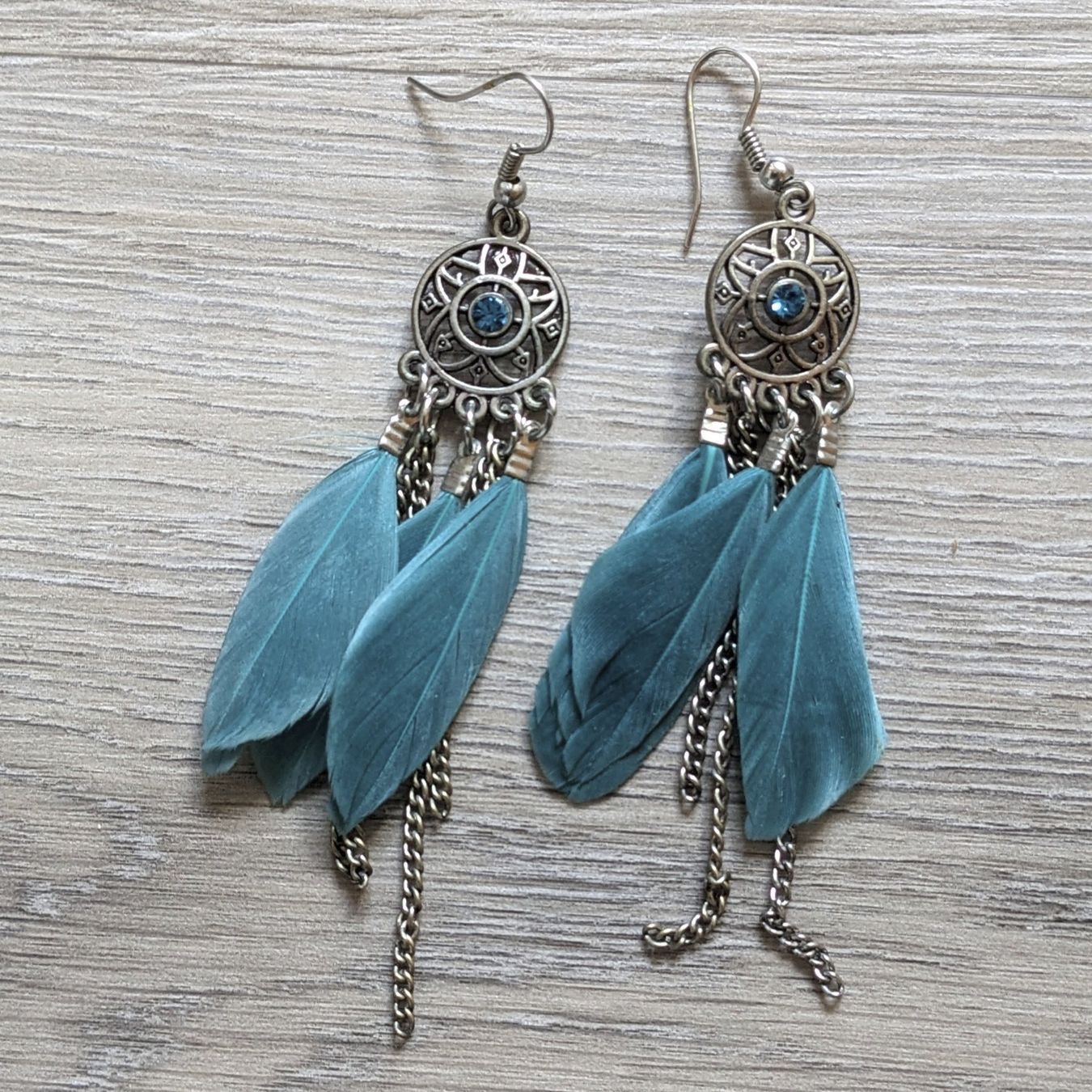 Orecchini pendenti & Orecchini a lobo: Boucles d'oreilles plumes turquoises – Nuovo (secondo la descrizione) da Orsieres venduto da IndianaJones50a