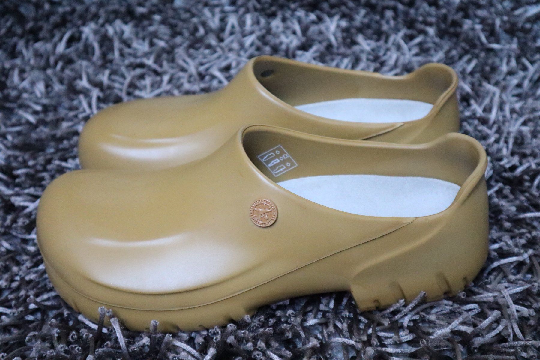 Birkenstock Chaussures hommes: Birkenstock, Clogs, Beruf/ Garten/ Freizeit, 42, braun, NEU – Neuf avec emballage d'origine à Wattwil par glueck