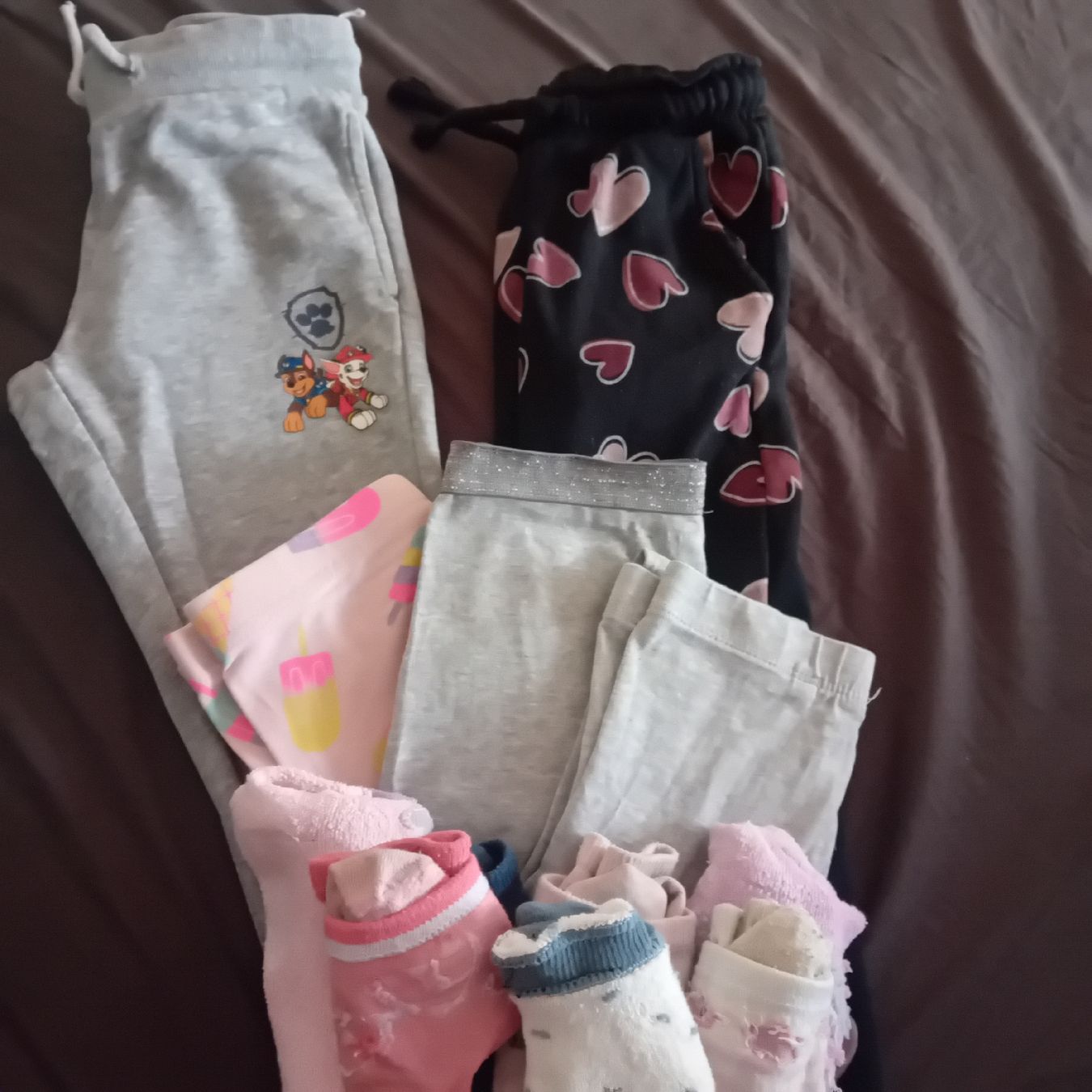 Kleiderpakete & -sets: Hosen und Socken Grösse 110 – Gebraucht aus Rothenthurm von MasseyFerguson1150