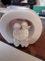 Doppelengel mit Teelichtfassung aus Porzellan