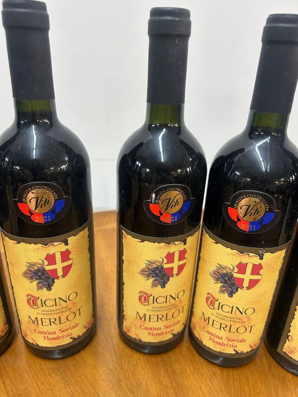 Wein: 13 Flaschen Rotwein Schweiz – Gebraucht aus Zürich von Levelart 3