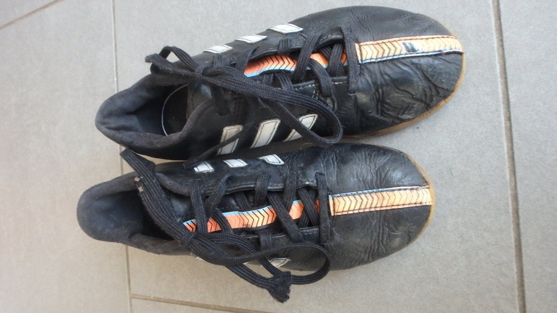 Adidas Scarpe per ragazzi: Turnschuhe Gr 32 – Usato da Riehen venduto da India13