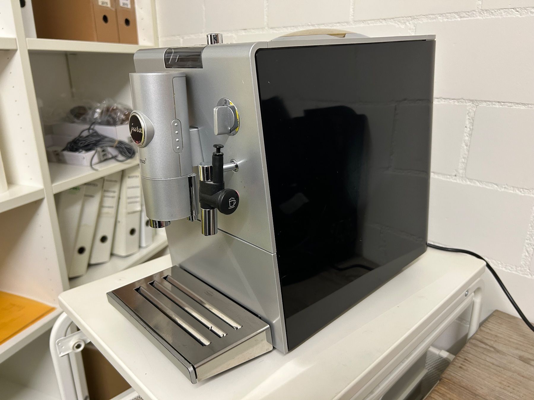 Jura Kaffeemaschinen & Espressomaschinen: Jura ENA 7 Kaffeevollautomat – Gebraucht aus Schaffhausen von Luxus99 3