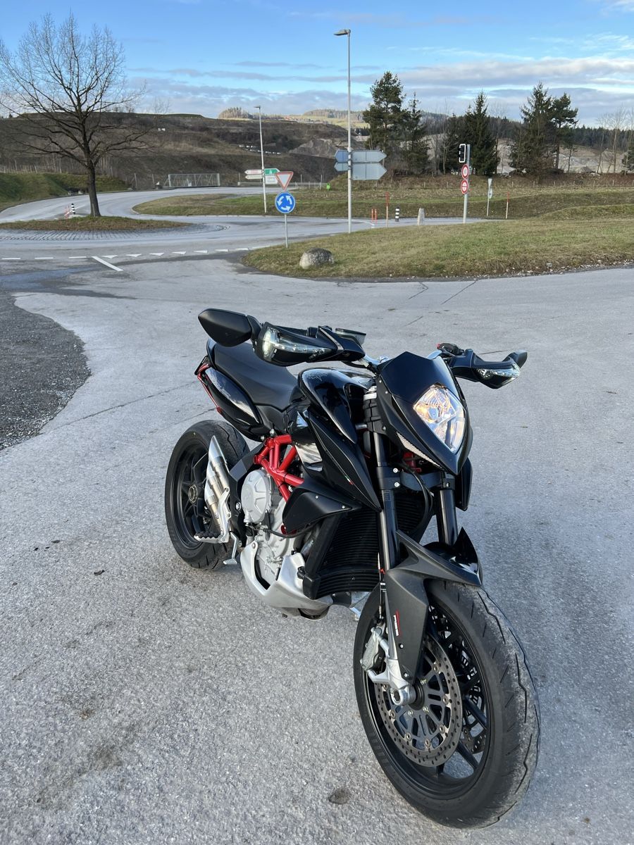 MV Agusta Strada: MV Agusta Rivale 800 ABS – Usato da Kiesen venduto da RetoLJ 2