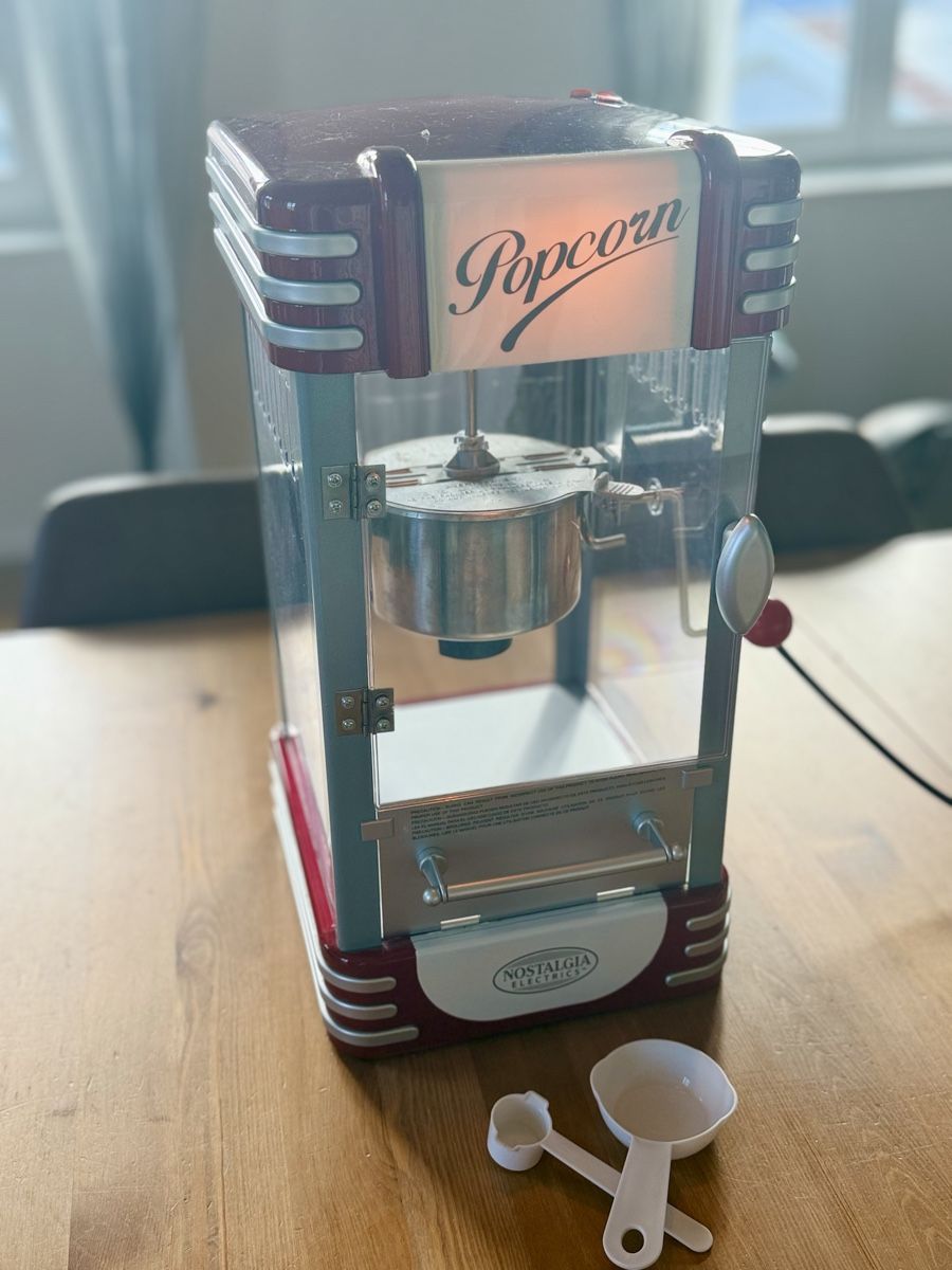 Küchengeräte: Machine à pop-corn Nostalgia Electrics rouge rétro – Neu (gemäss Beschreibung) aus Ste-Croix von Astonmp