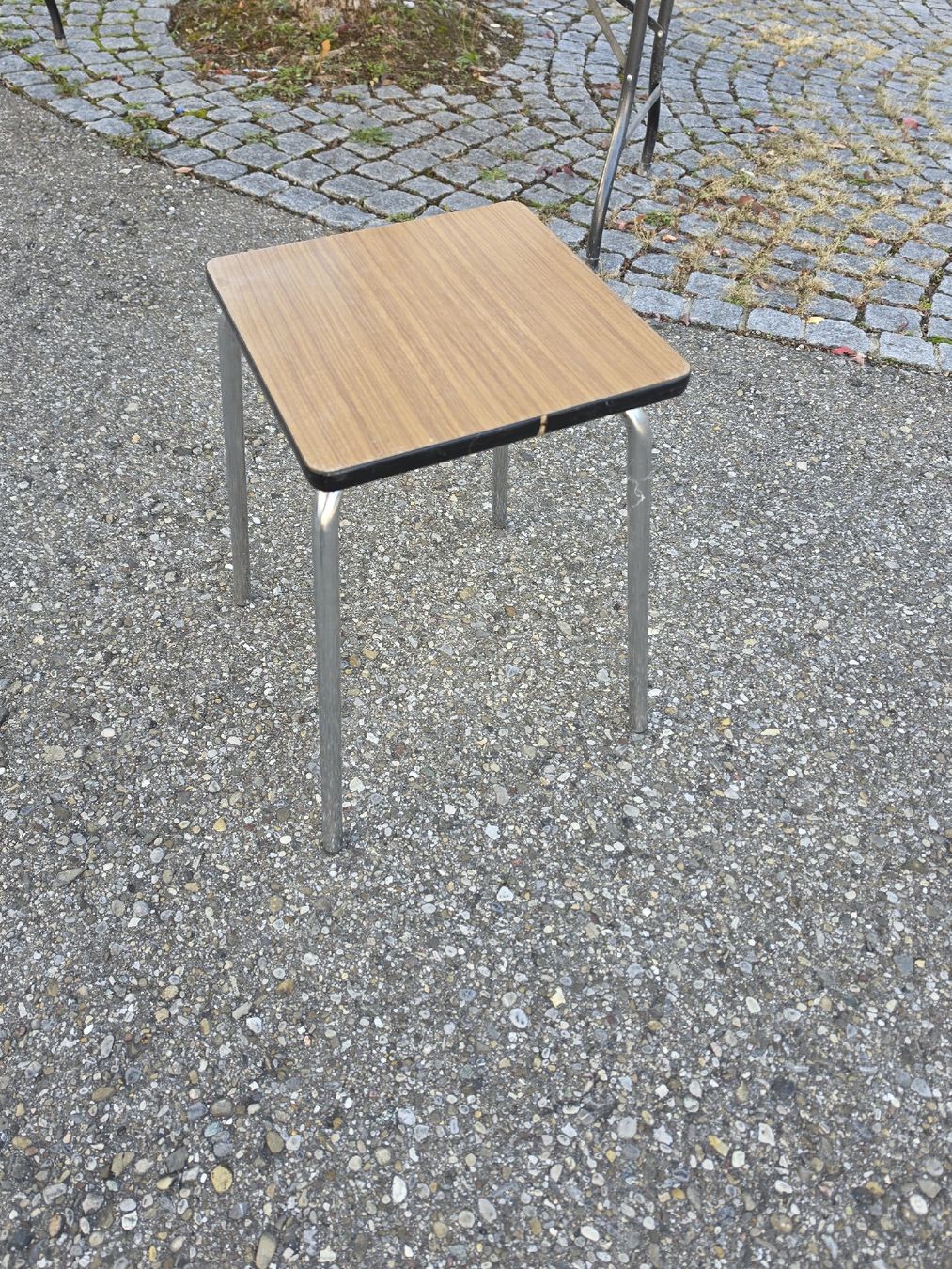 Sgabelli: hocker Metallgestell gebrauchter Zustand – Usato da Mettlen venduto da elios0888 1