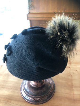 Schicke Wintermuetze mit Bommel, Schwarz, Neuwertig!