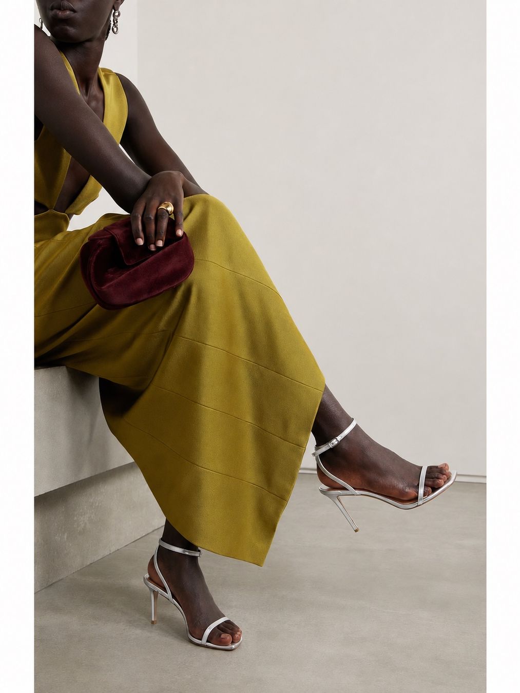 Stuart Weitzman Scarpe da donna: Stuart Weitzman Barelynude 100 Sandals Platinum Silver Heels – Usato da Münchenstein venduto da B771 1