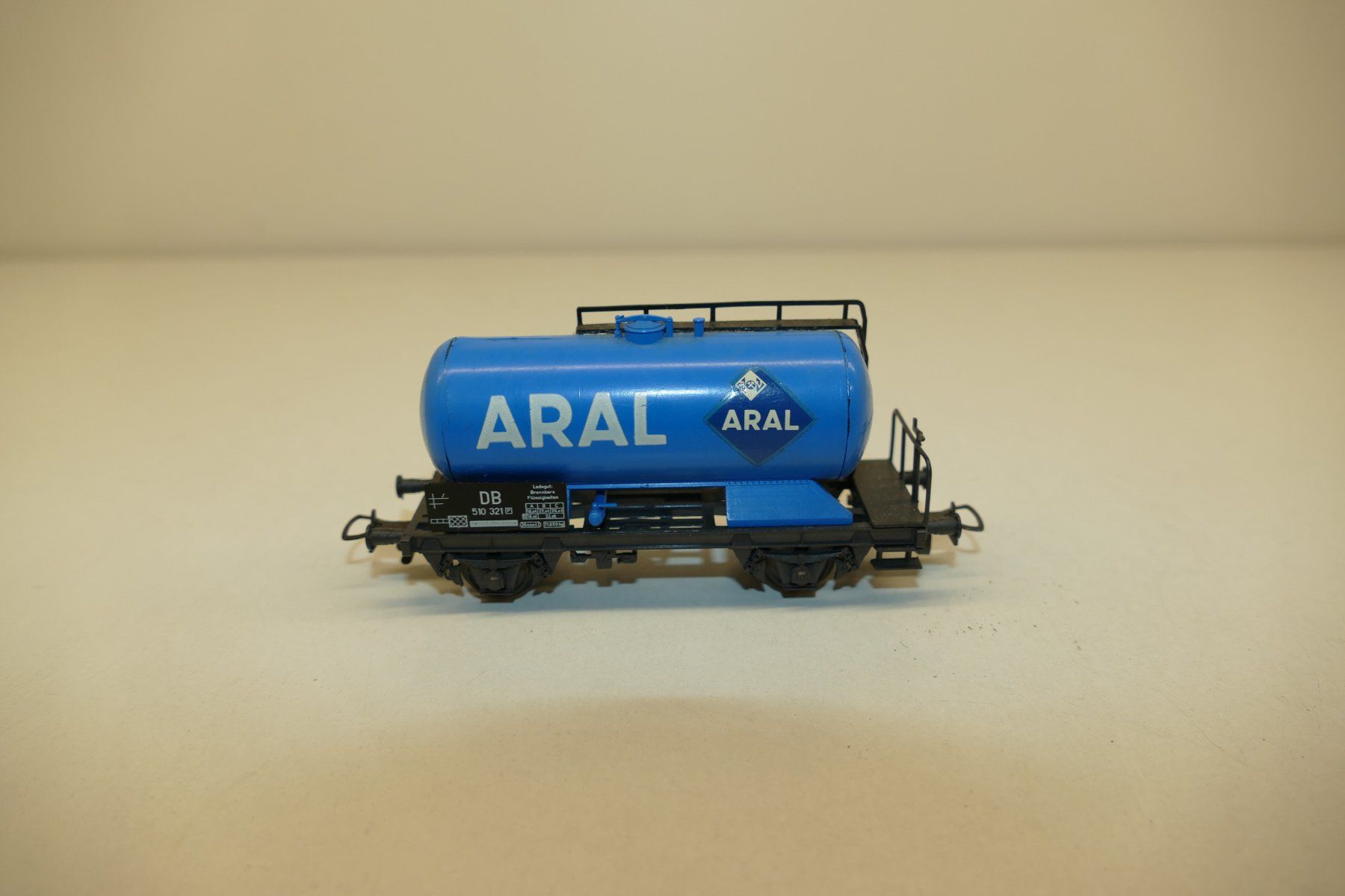 Liliput Modelleisenbahnen: Liliput H0: DB Kesselwagen Aral – Gebraucht aus Niederhasli von rail-duerst 2