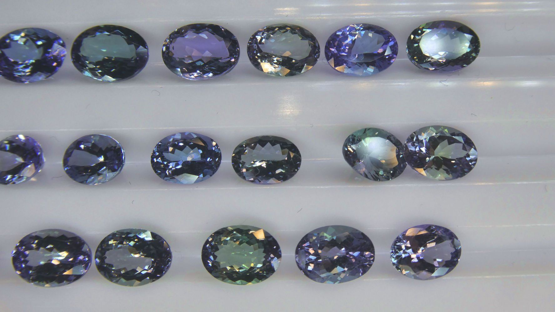 Pietre preziose: 2x Tanzanites 2.32 ct - CERTIFICAT 665.- Fr. – Nuovo (secondo la descrizione) da Grimisuat venduto da Valgem 7