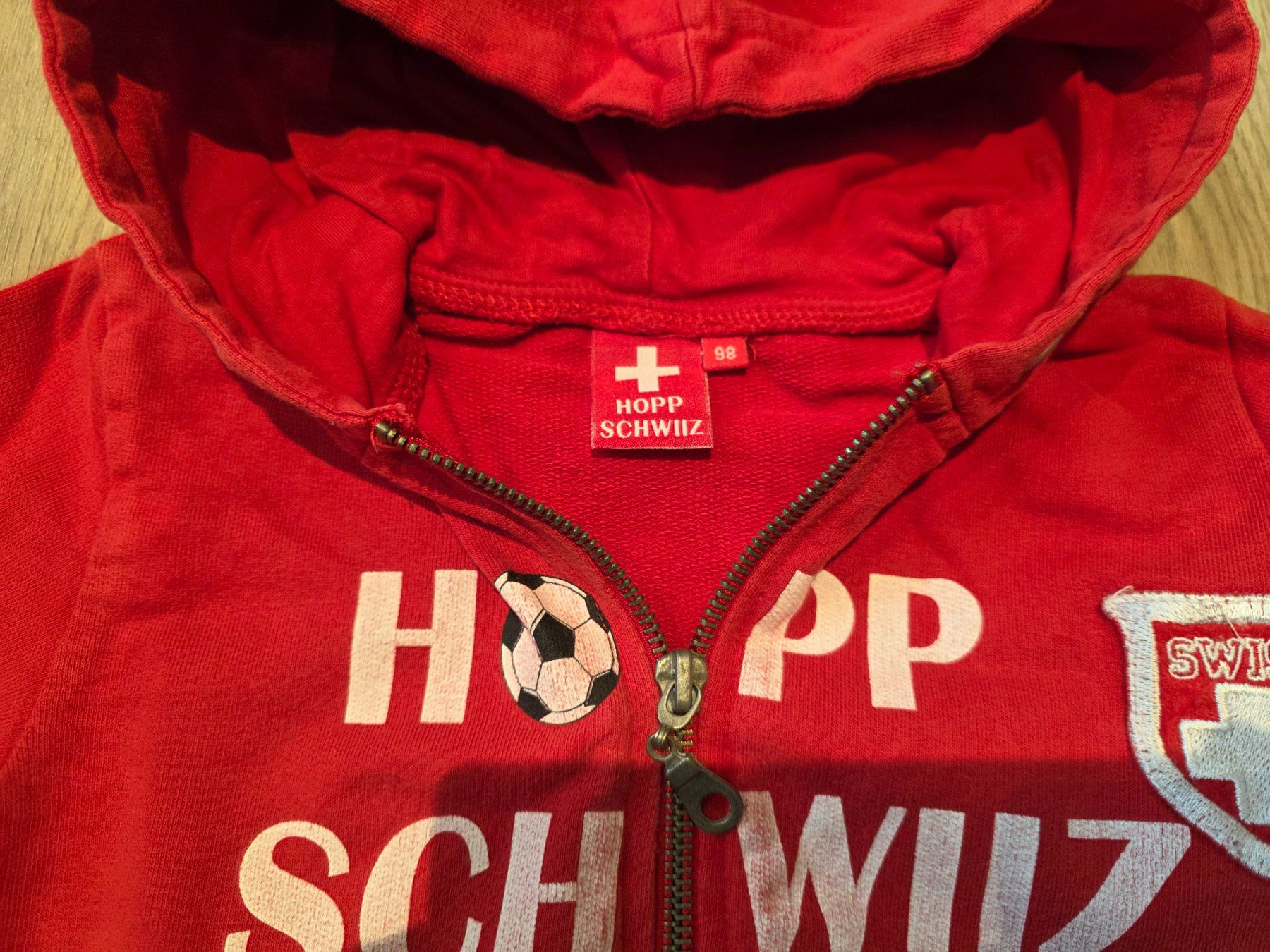 Pullover & Sweatshirts: 2 Kapuzenpullover in Grösse 98 – Gebraucht aus Meiringen von tma_2 2