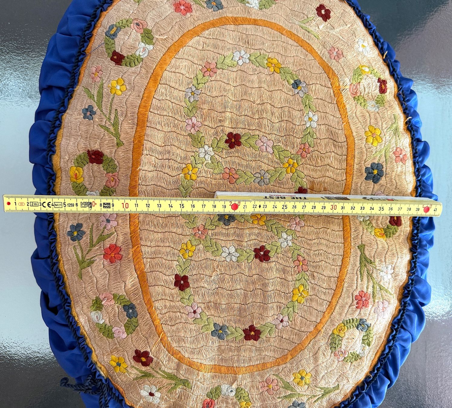 Cuscini: Coussin décoratif avec une décoration brodée à la main – Usato da Veyrier venduto da Szurkemaci 5