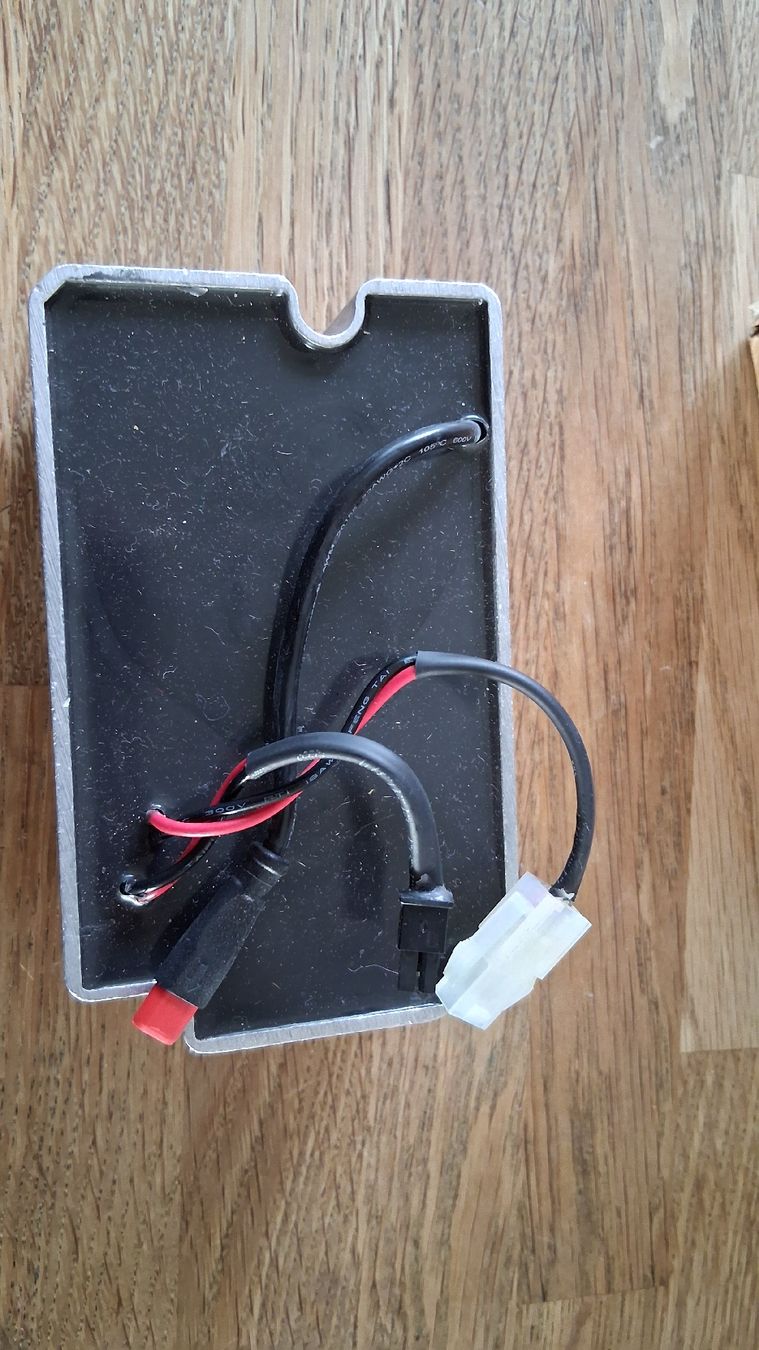 Batterieladegeräte: Ninebot Internes Ladegerät E-Scooter/ AC Adapter 42V 2.9A – Neu (gemäss Beschreibung) aus Neftenbach von Troper8 4
