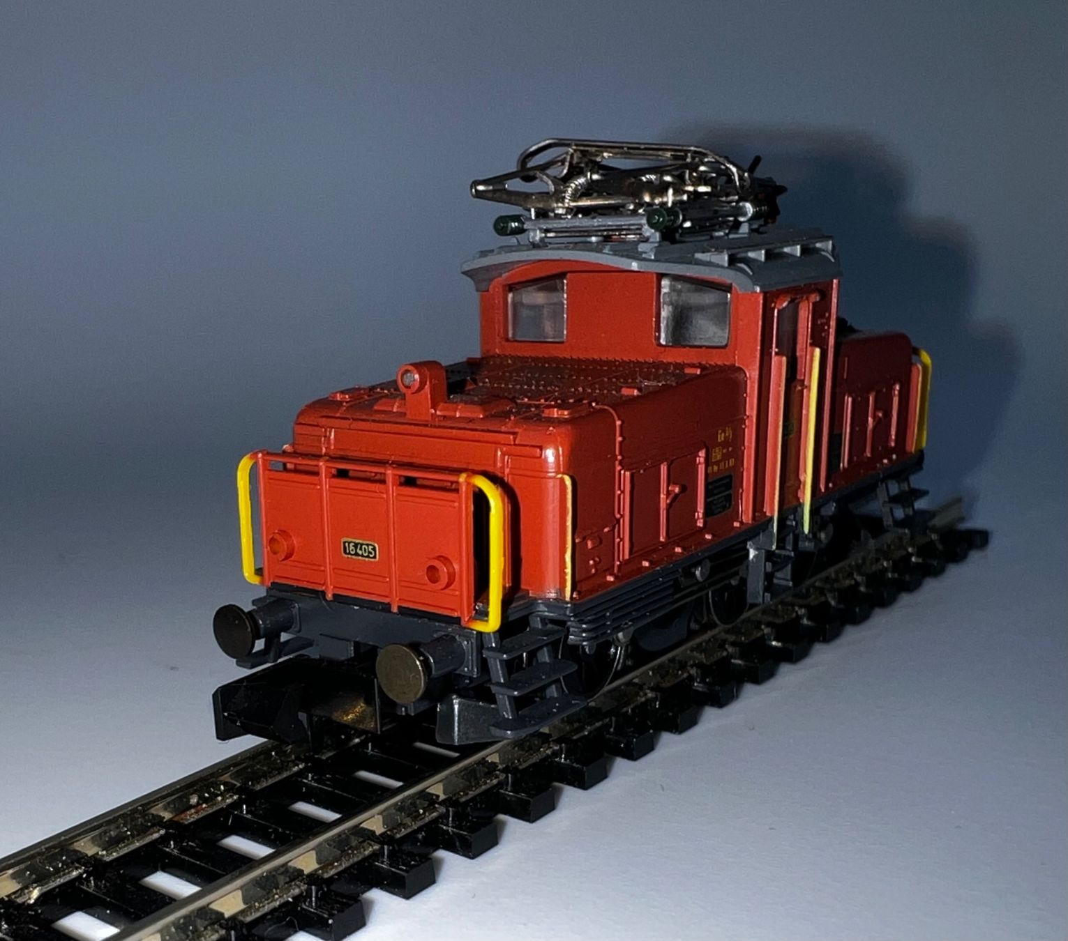 Arnold Modellini di ferrovie: Lok, Arnold-N, Ee 3/3 der SBB (2425) – Usato da Basel venduto da jonnyhaas 3