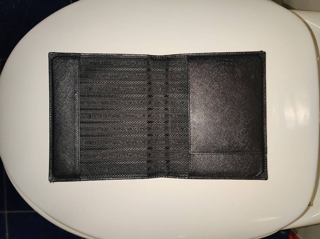 Taschen: Vintage Prada Leder Etui Tasche Hülle – Neu (gemäss Beschreibung) aus Andermatt von Bhagwan 1