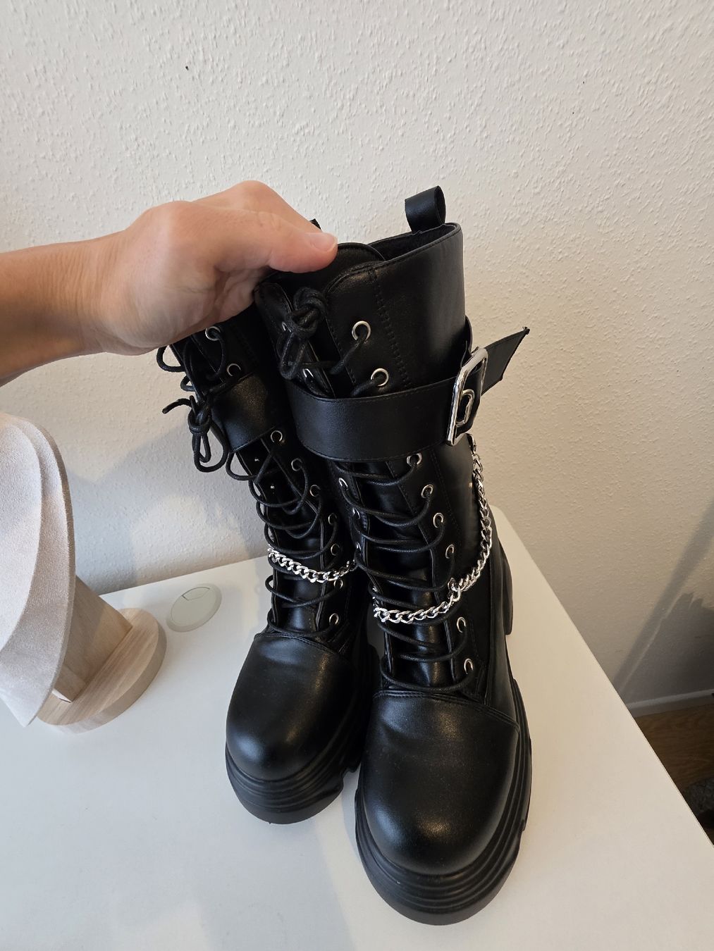 Damenschuhe: Schwarze Boots mit Schnalle – Neu (gemäss Beschreibung) aus Luzern von juli.star 2