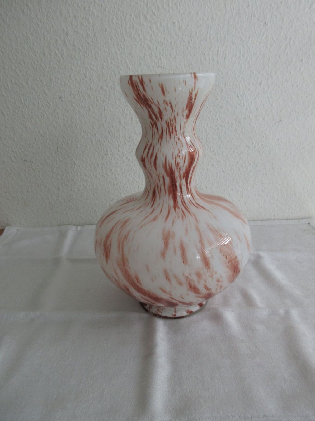 Vasen & Gefässe: Schöne Opalglas Vase, 70er Jahre – Gebraucht aus Binningen von tempipassati
