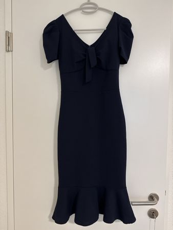 Dunkelblaues Kleid