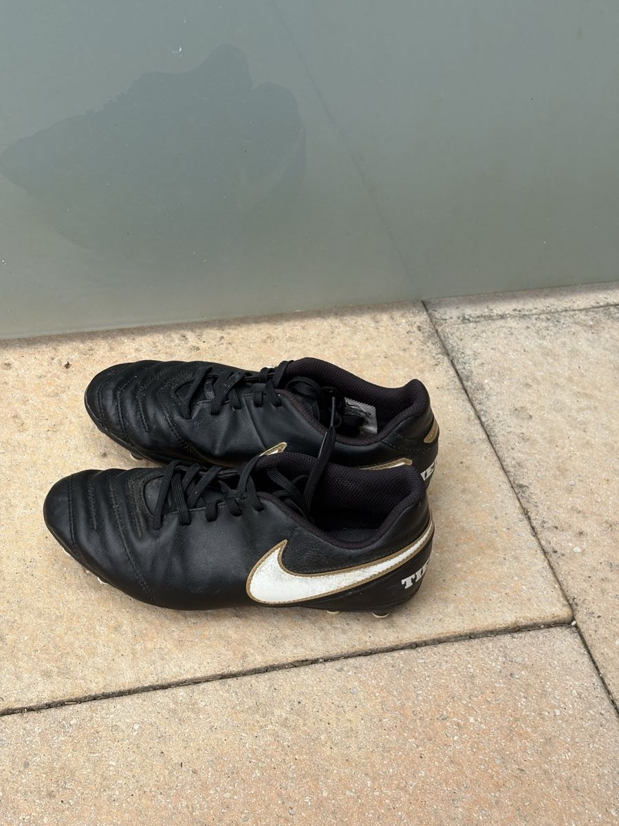 Nike Scarpe da uomo: Nike Tiempo Nockenschuhe – Usato da Würenlos venduto da anx.ne