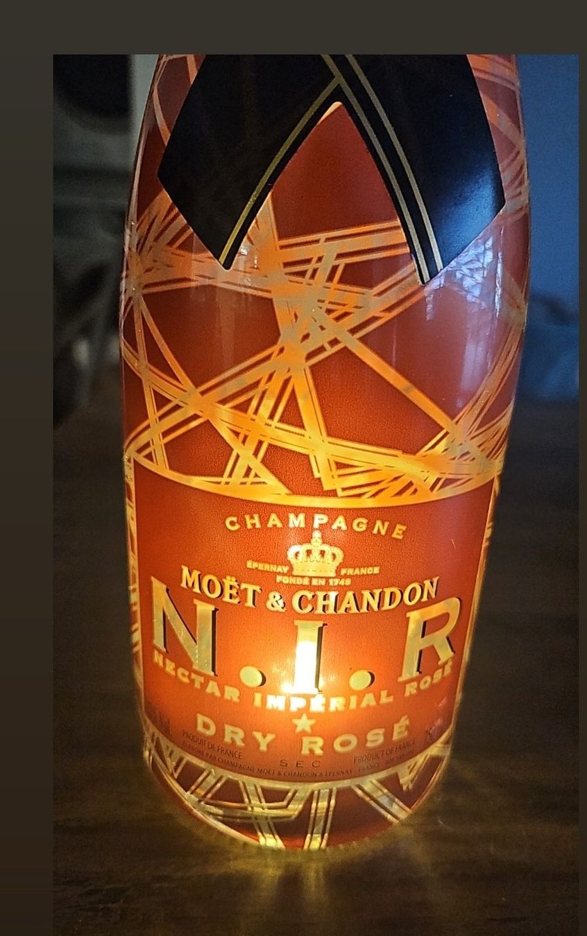 Bicchieri, Caraffe & Bottiglie: Leuchtende Moët Champagner FlascheN.IR.. leere – Usato da Suhr venduto da jes_rtc9