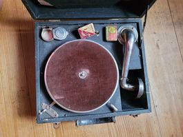 Altes antikes Grammophon FAKIR Plattenspieler Schallplatten