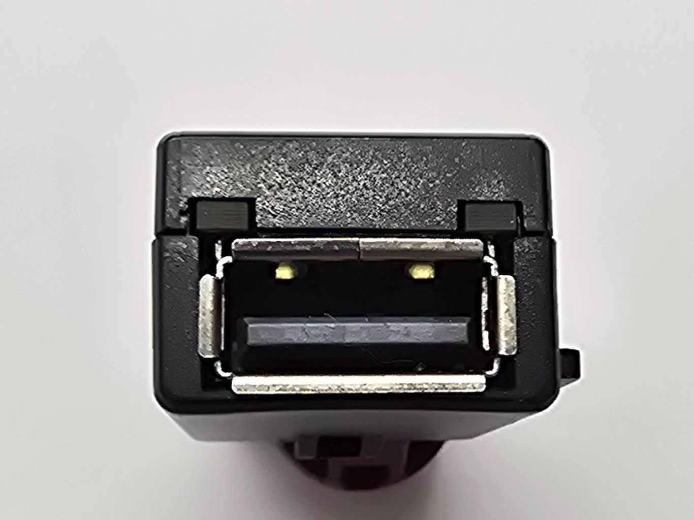 Volkswagen Tutti pezzi di ricambio auto: ORIGINAL VW USB-Buchse Anschluss Schnittstelle Adapter – Usato da Gebenstorf venduto da ykphtc 1