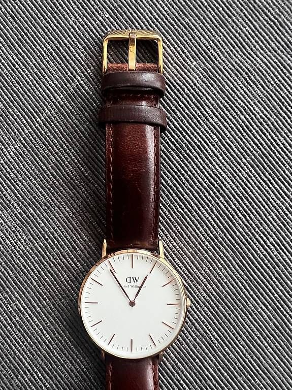 Daniel Wellington Montres: Damen Uhr – D'occasion à Rüfenacht BE par Sunneblueme999 2