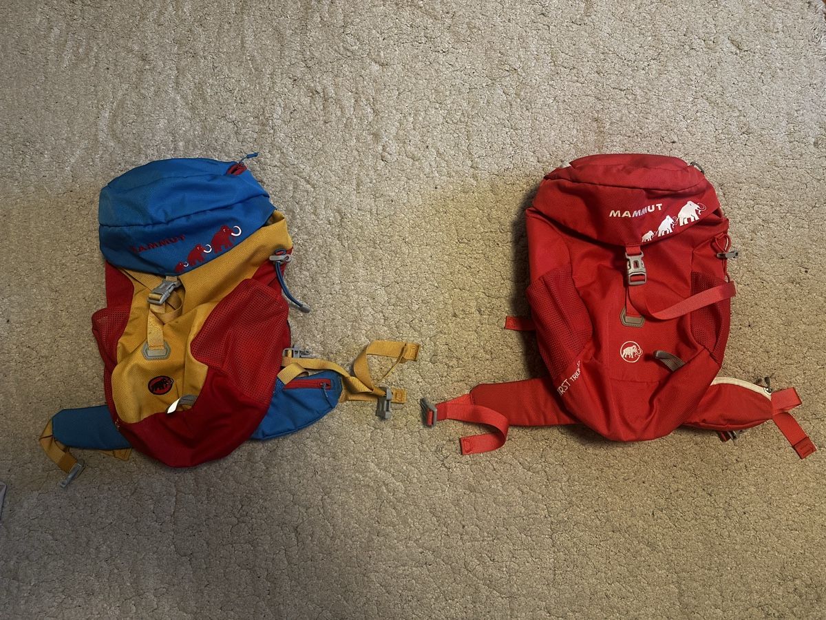 Kindertaschen: 2 Mammut-Kinder-Wanderrucksäcke – Gebraucht aus Biel/Bienne von Violetbutterfly