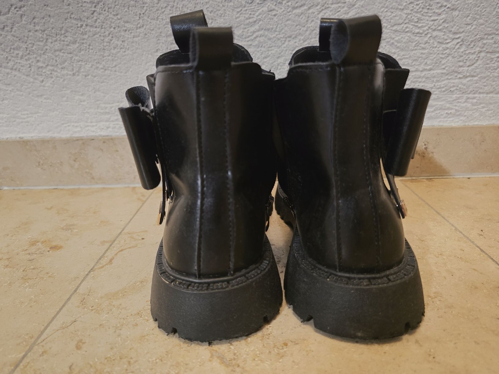 Schuhe für Mädchen: Schwarze Winterstiefeletten mit Schleife, Grösse 38, TOP! – Neu (gemäss Beschreibung) aus Lommiswil von PositiveVibe 4