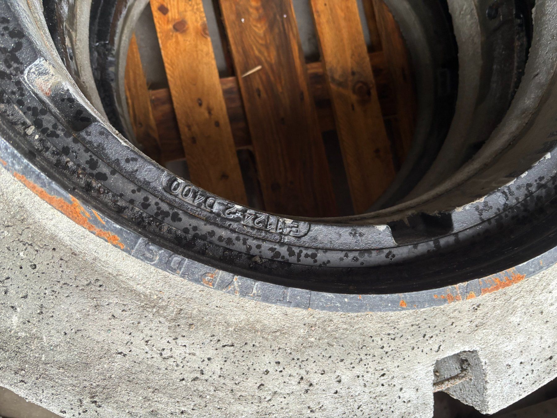 Tutti gli attrezzi: Aco Betonsockel mit Deckelring D400 – Nuovo (secondo la descrizione) da Eschenbach SG venduto da Cswiss229 2