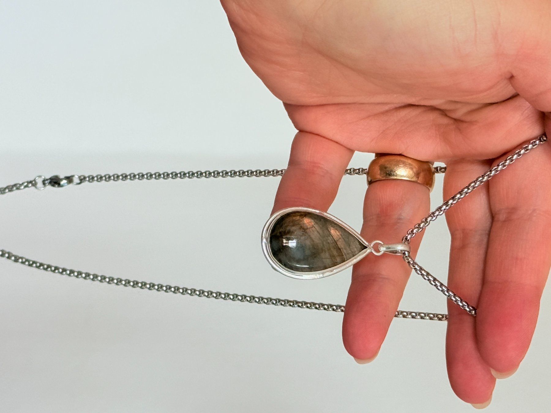 Colliers: Collier avec Labradorite – Neuf avec emballage d'origine à Genève par AWWA 2