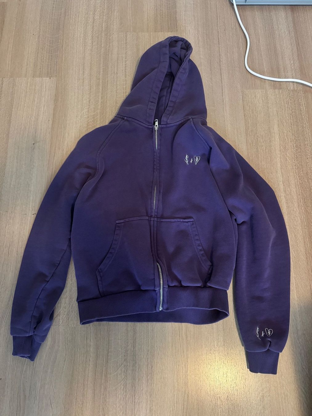 Pullover & Sweatshirts: BASIC Purple ZIP-HOODIE Dollars and Isyans – Gebraucht aus Meierskappel von kev_nn8q