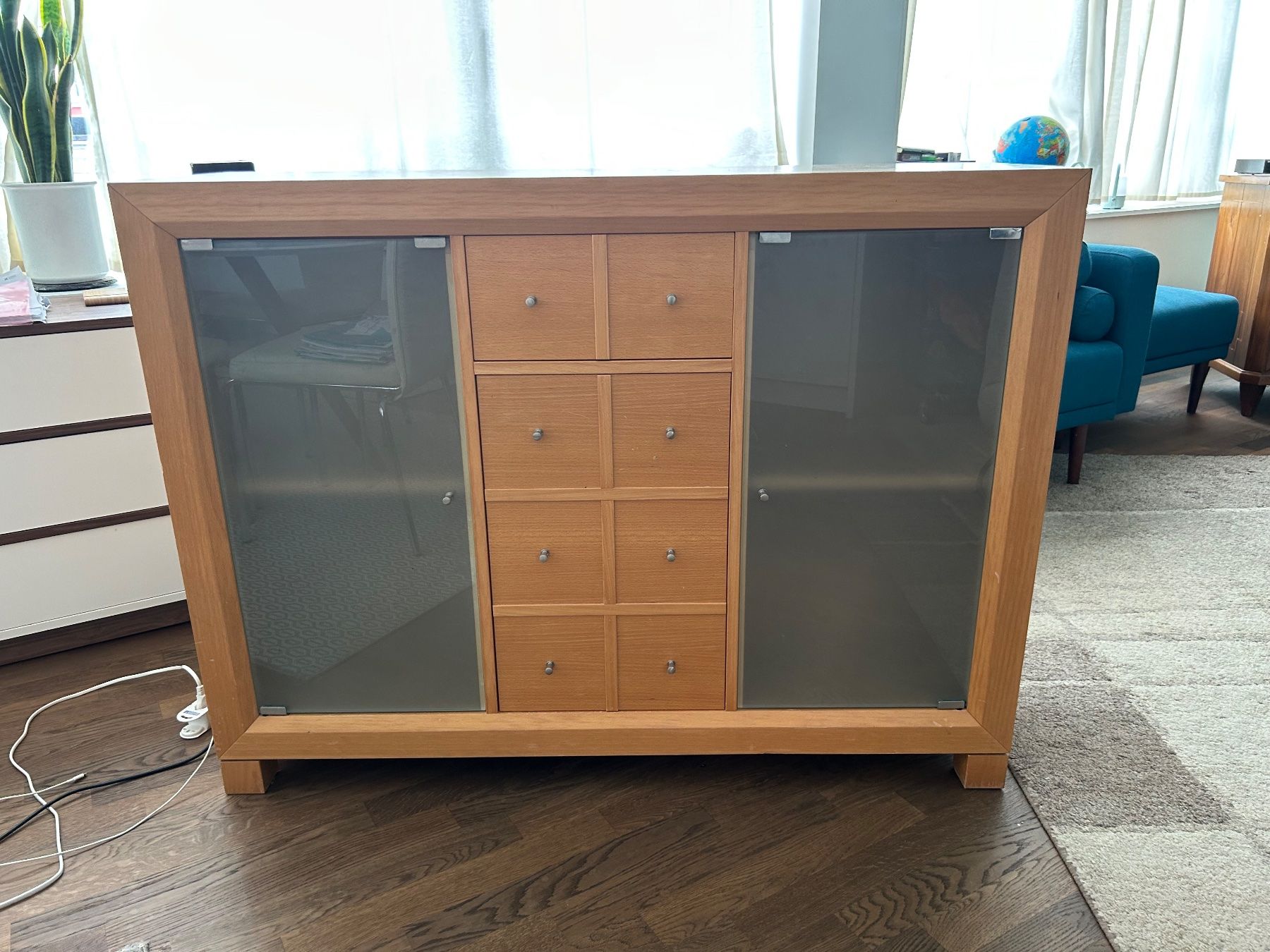 Kommoden: Sideboard Holz hell mit Glastüren – Gebraucht aus Zürich von cla_nxc9