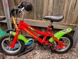 Kinderfahrrad (mit abnehmbaren Stützrädern)