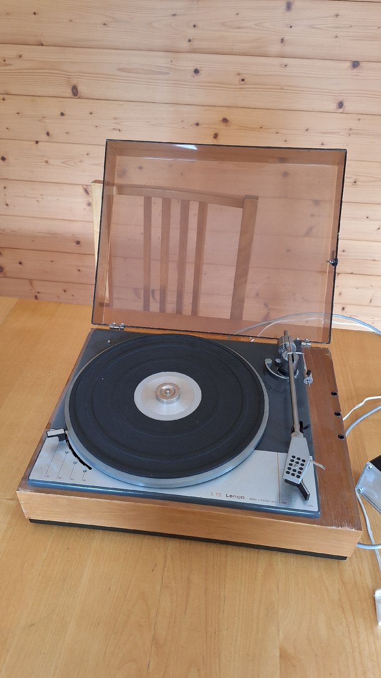 Lenco Plattenspieler: Plattenspieler Lenco L 75 – Gebraucht aus Bönigen von saft195619