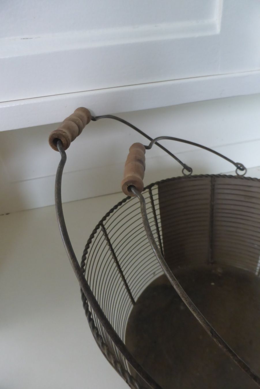 Altro per la casa: Vintage - Drahtkorb mit Holzhenkel - Blumenkorb - Dekokorb – Usato da Brunnadern venduto da vapiano 2