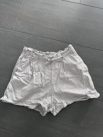 Sommerliche Shorts mit Streifenmuster, Grösse S/36/8 top!