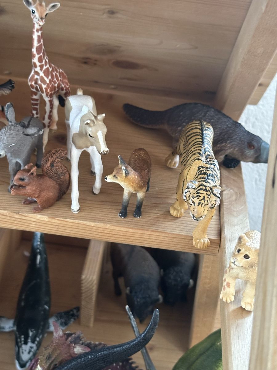 Schleich Giocattoli: 65 schleich Tiere mit Holzhaus – Usato da Wettingen venduto da hak_52m8 8