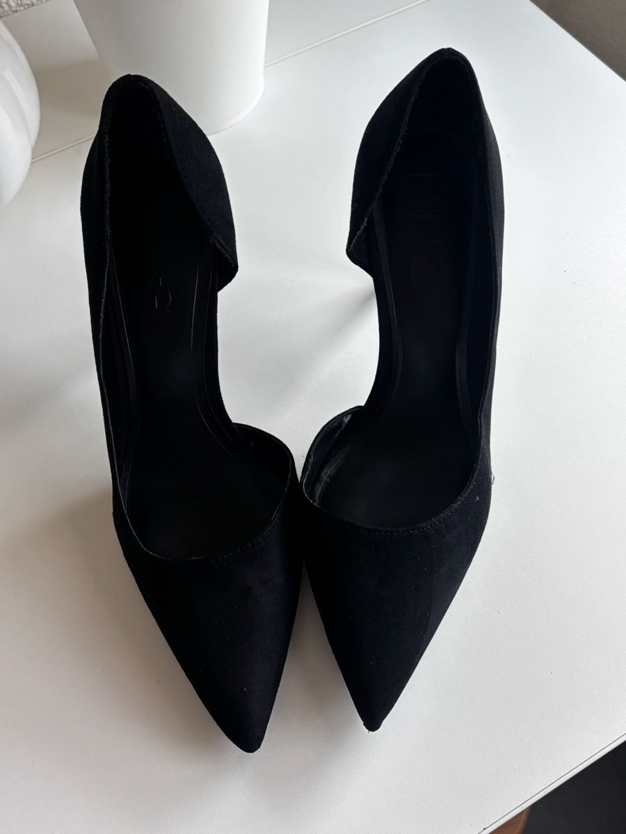 Mango Scarpe da donna: Elegante, schwarze Wildleder Pumps von Mango Grösse 40 – Nuovo (secondo la descrizione) da Steffisburg venduto da TelmaG