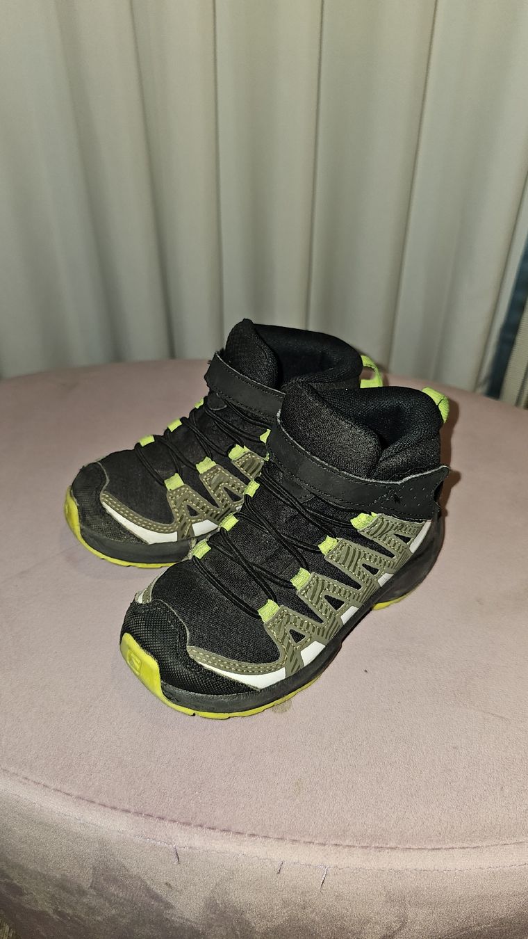 Salomon Chaussures garçon: Salomon Wanderschuhe, Grösse 26 – D'occasion à Grüningen par adaja