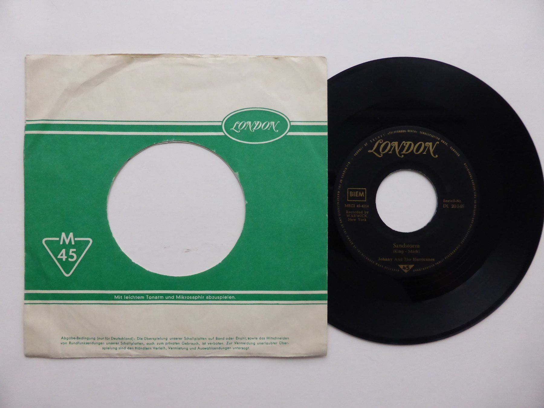 Dischi in vinile: VINYL SINGLE   JOHNNY and THE HURRICANES – Usato da Küssnacht am Rigi venduto da Mondkinder 1