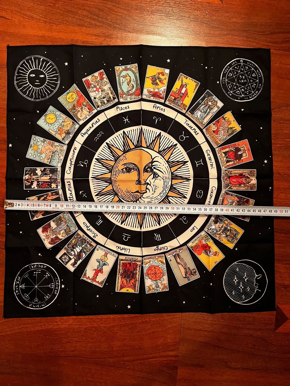 Tutte le decorazioni: Altartuch mit Tarot und Sternzeichen – Nuovo e nell'imballaggio originale da Gams venduto da Mariawicca 3