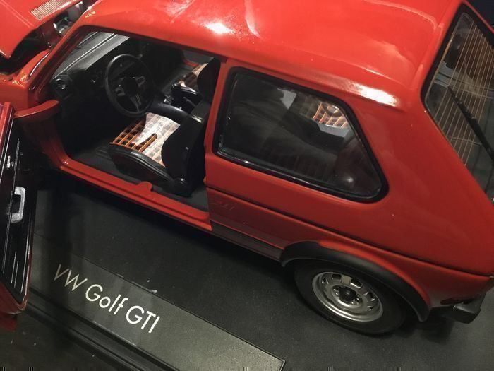 Volkswagen Modellautos: VW GOLF GTI 1 im Massstab 1:18 – Neu und originalverpackt aus Erlenbach im Simmental von Model_box 5